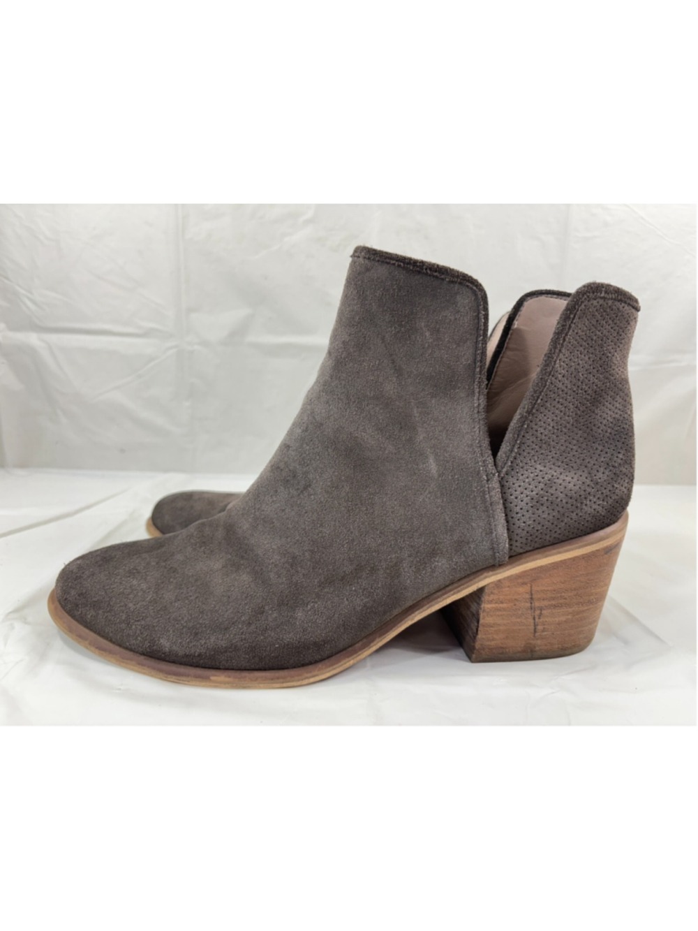 Hinge Gray Suede Ankle Boots Women's Size 10M